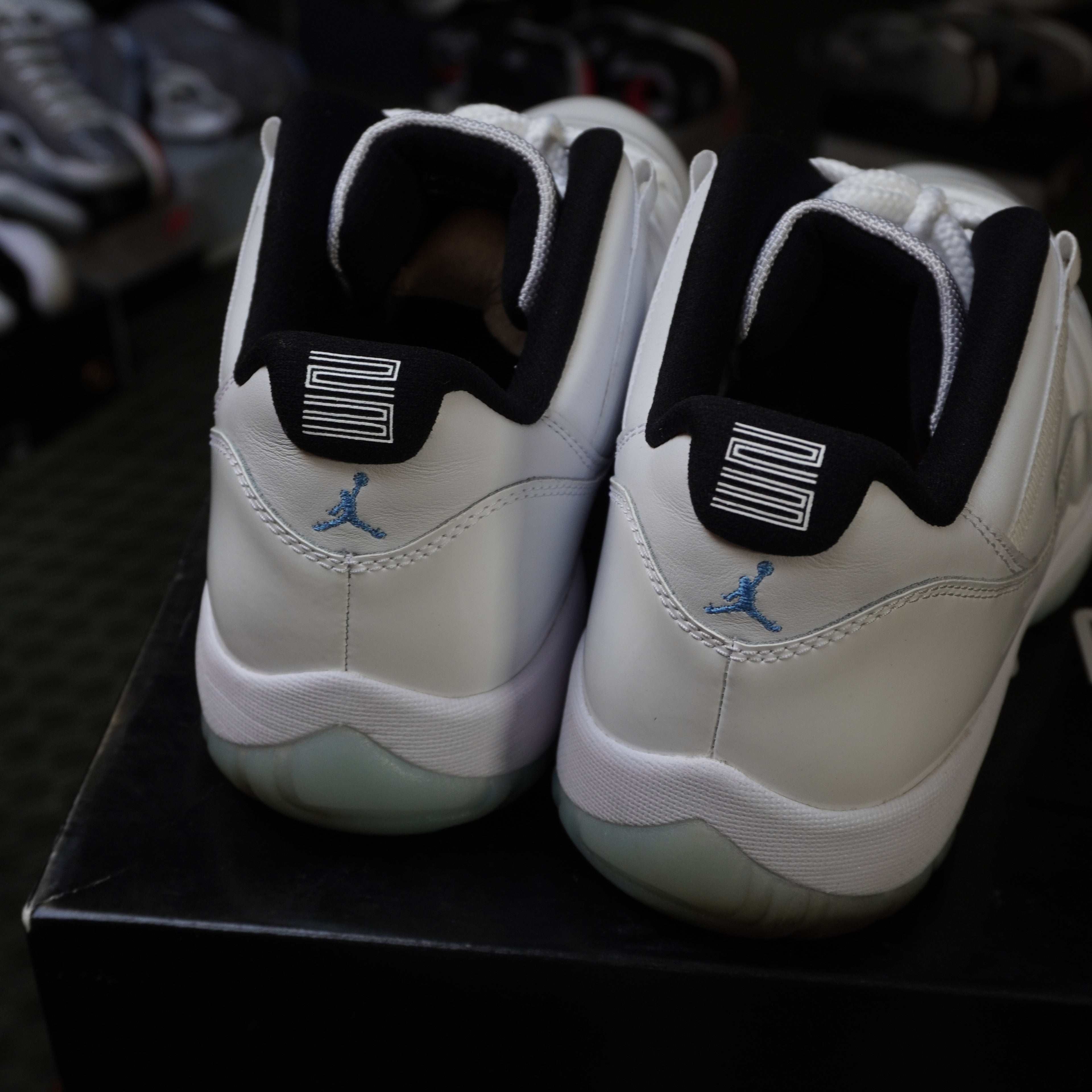 Jordan 11 Retro Low Legend Blue