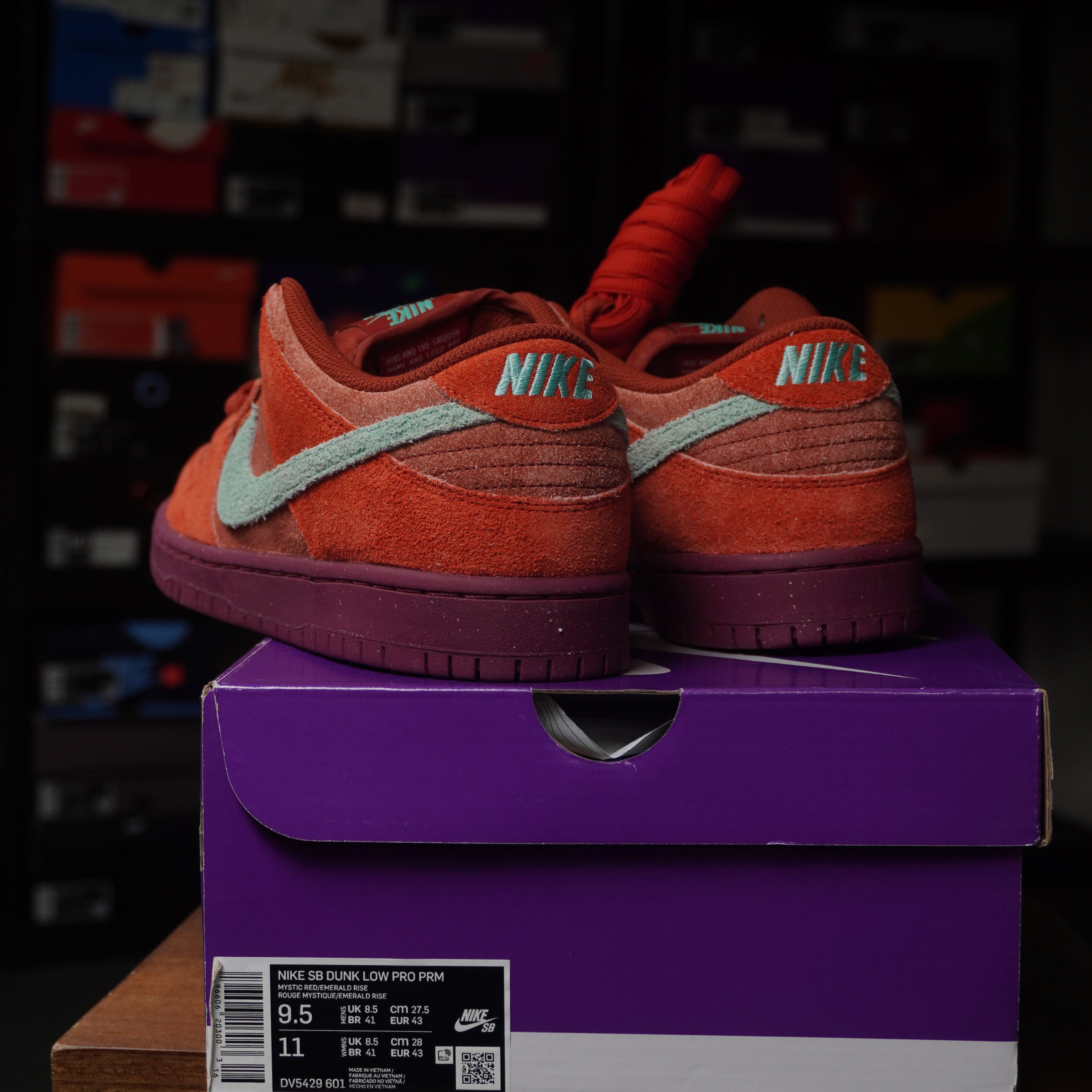 Nike SB Dunk Low Mystic Red Rosewood