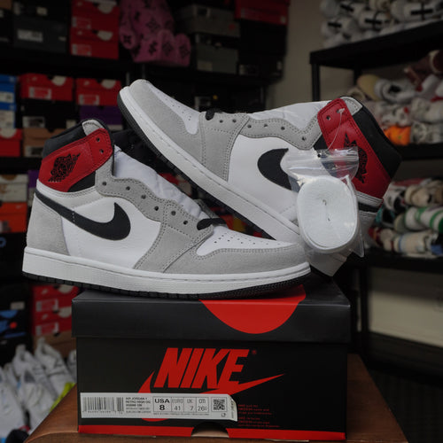 Air Jordan 1 Retro Light Smoke Grey