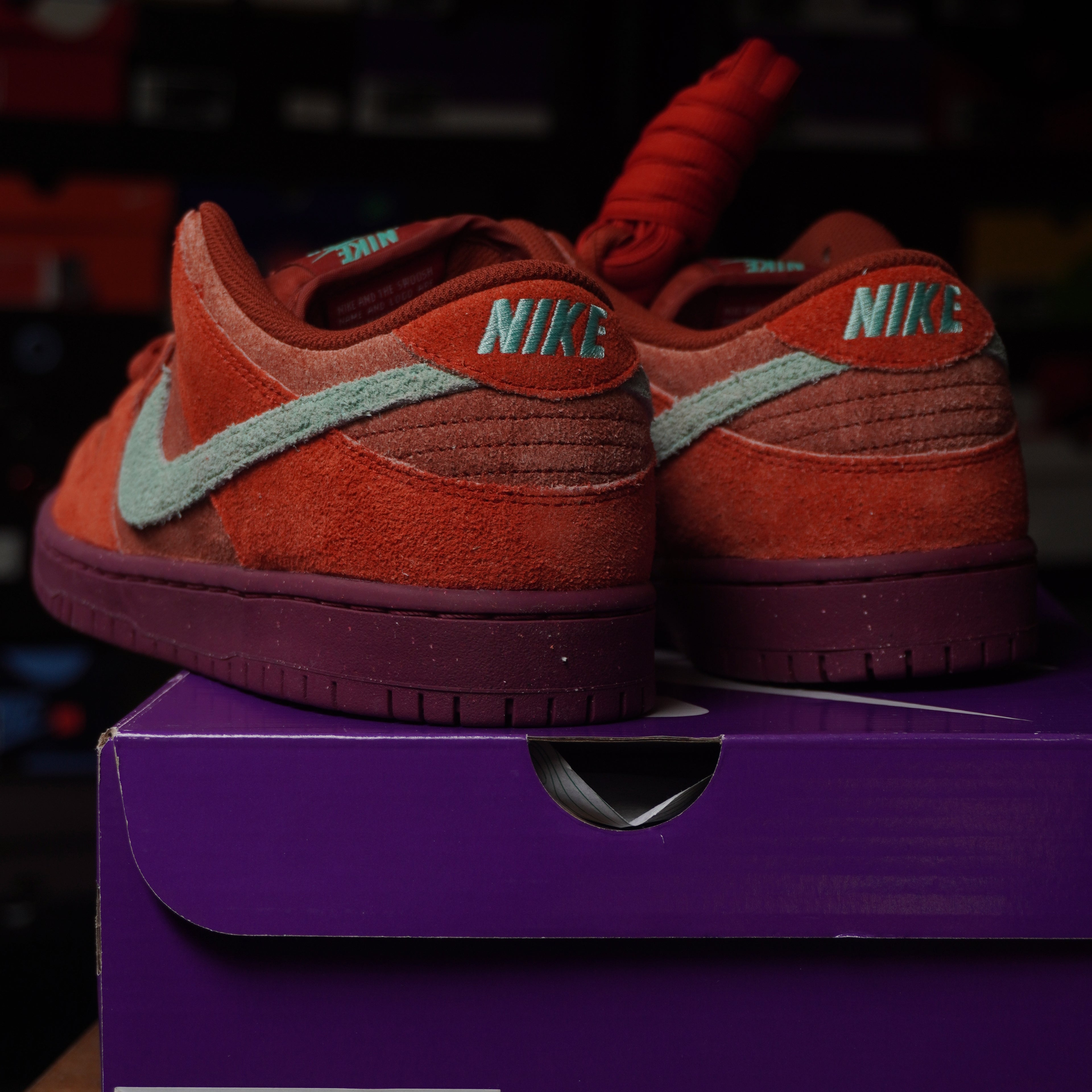 Nike SB Dunk Low Mystic Red Rosewood
