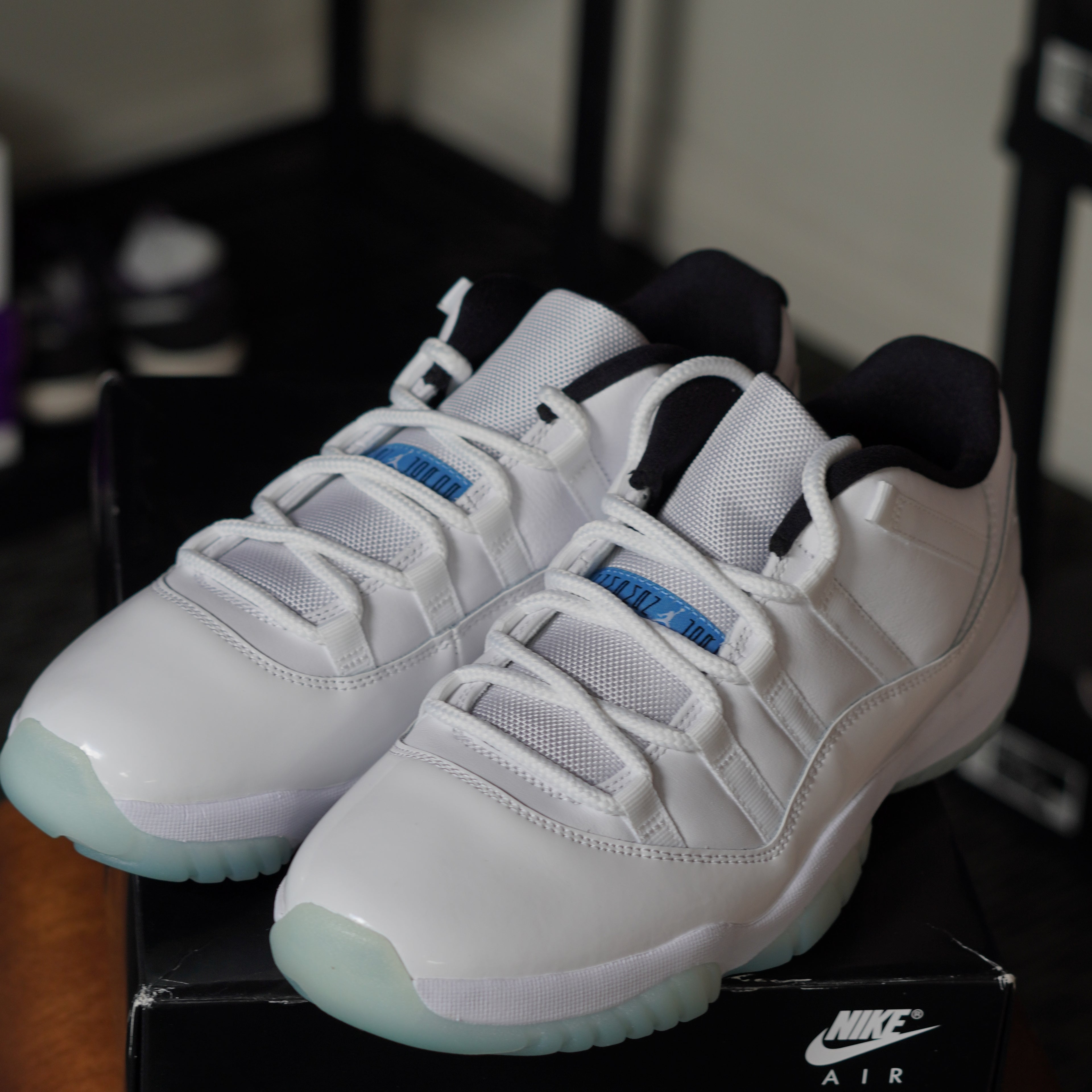 Jordan 11 Retro Low Legend Blue