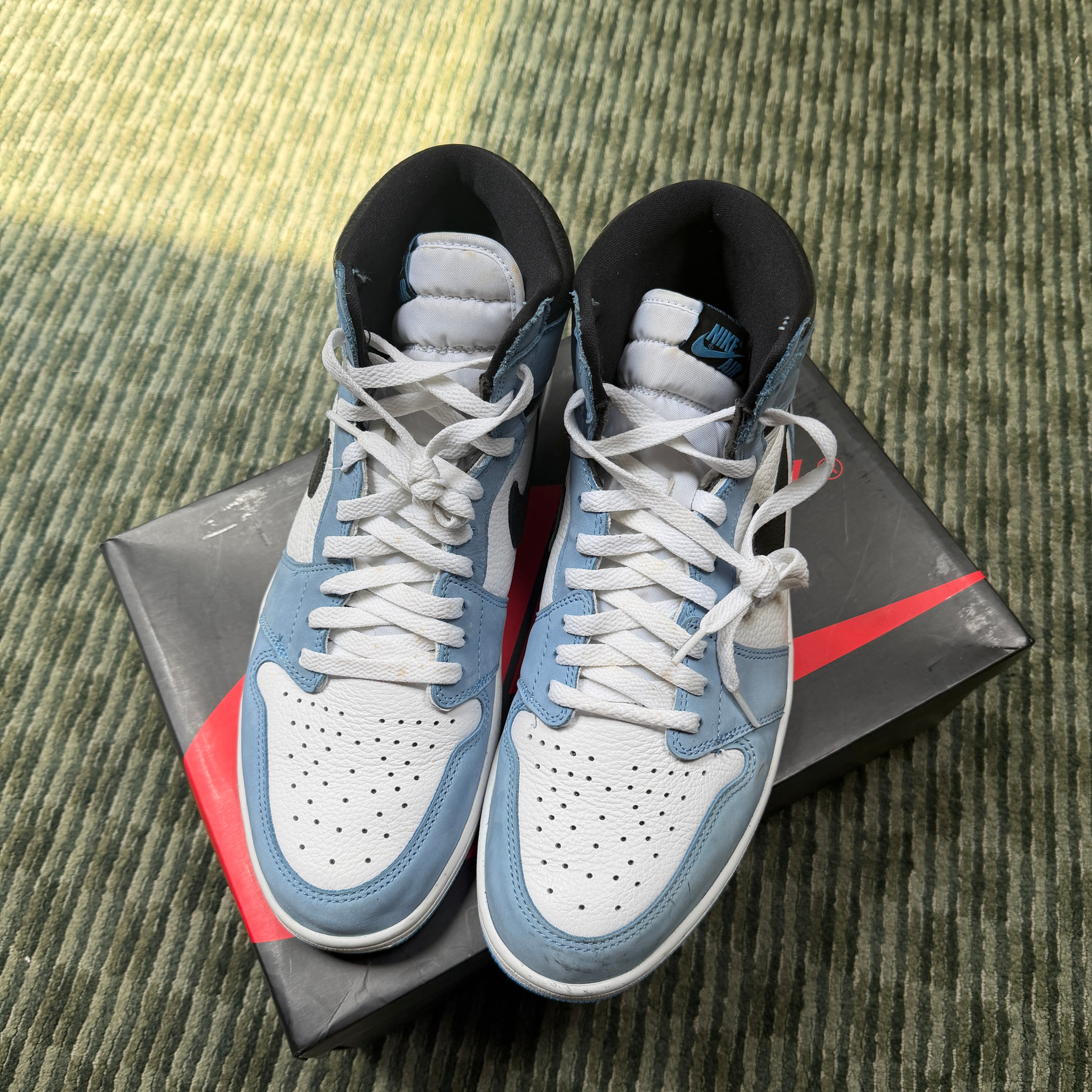 Air Jordan 1 Retro High OG University Blue UNC
