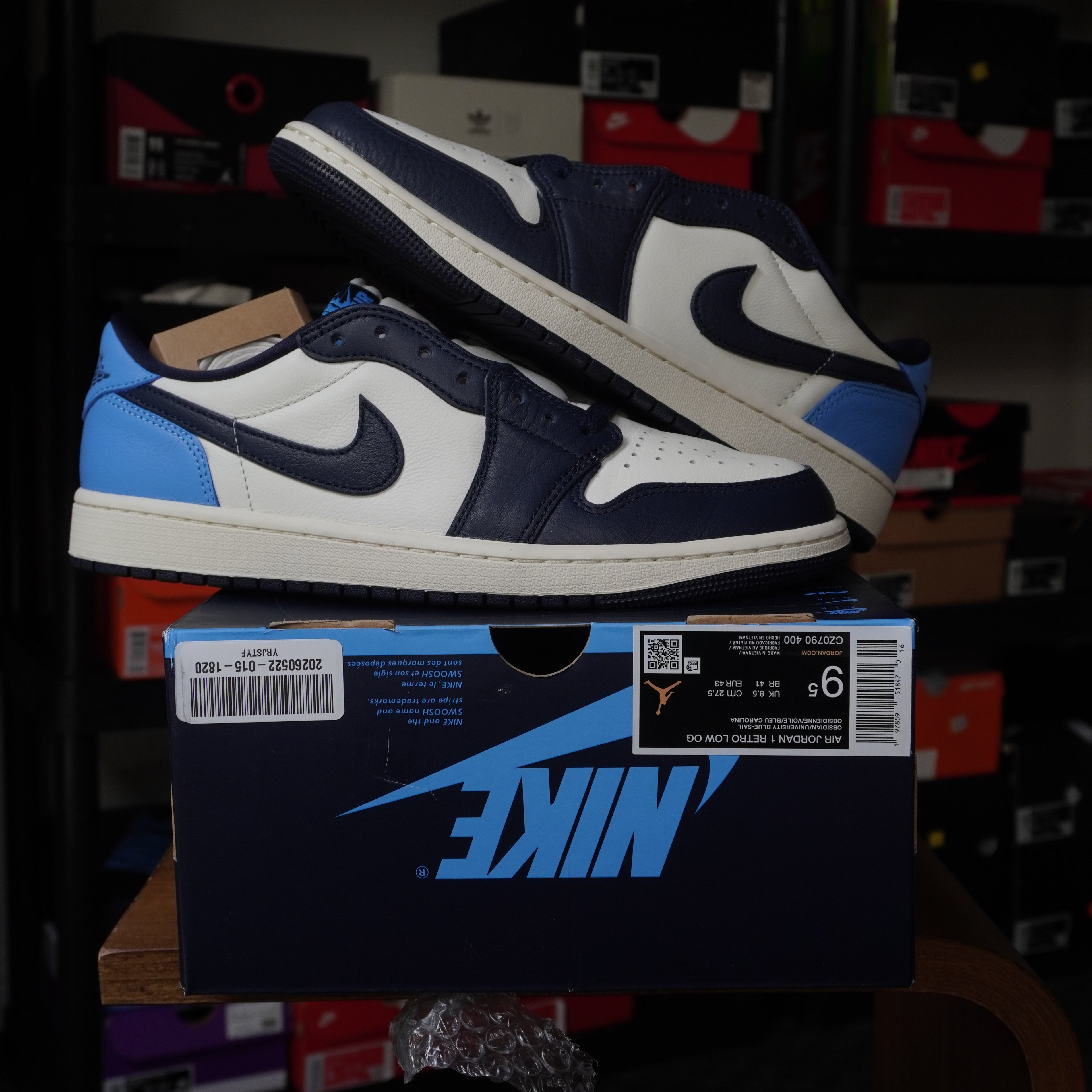 Air Jordan 1 Low OG Obsidian UNC