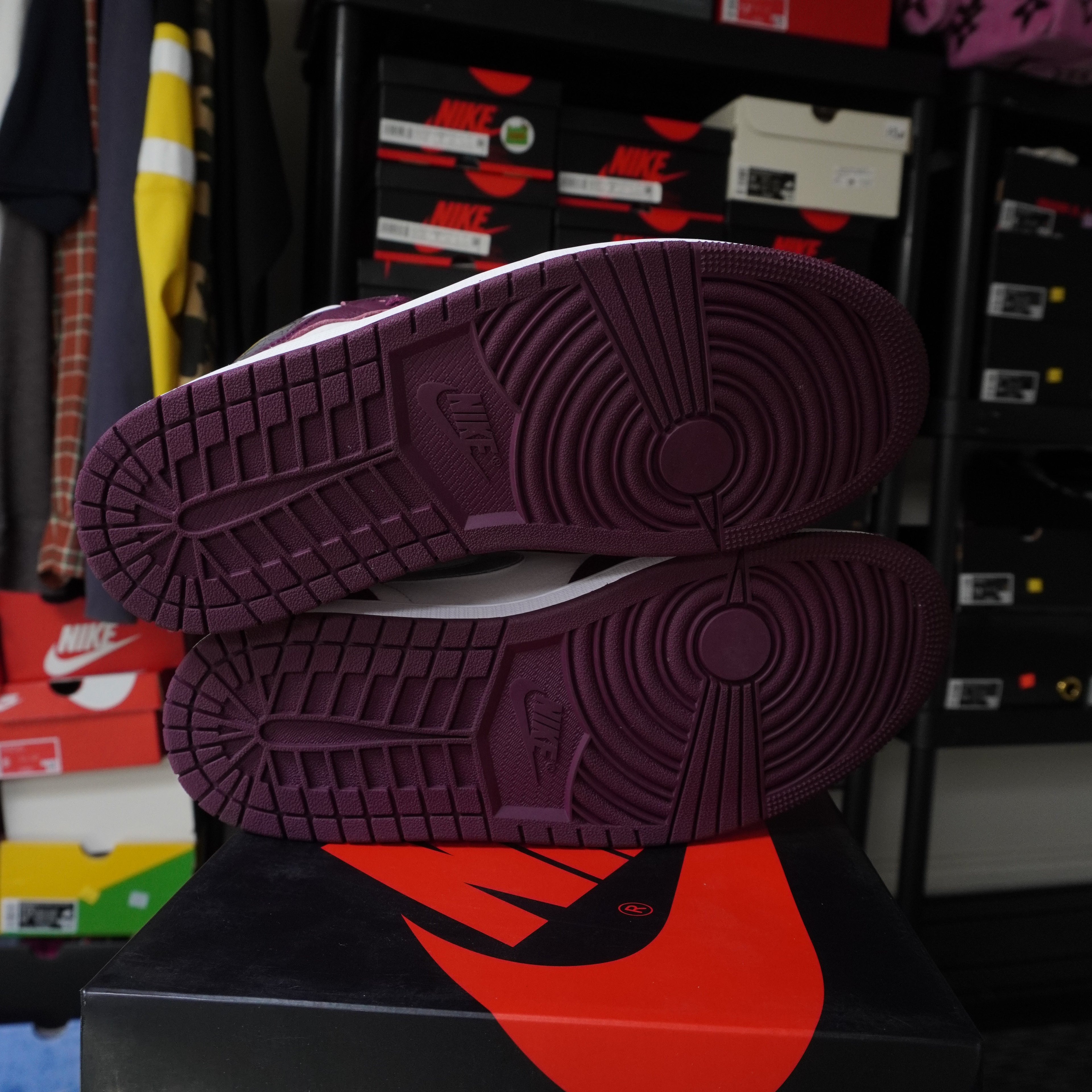 Jordan 1 Retro High OG Bordeaux