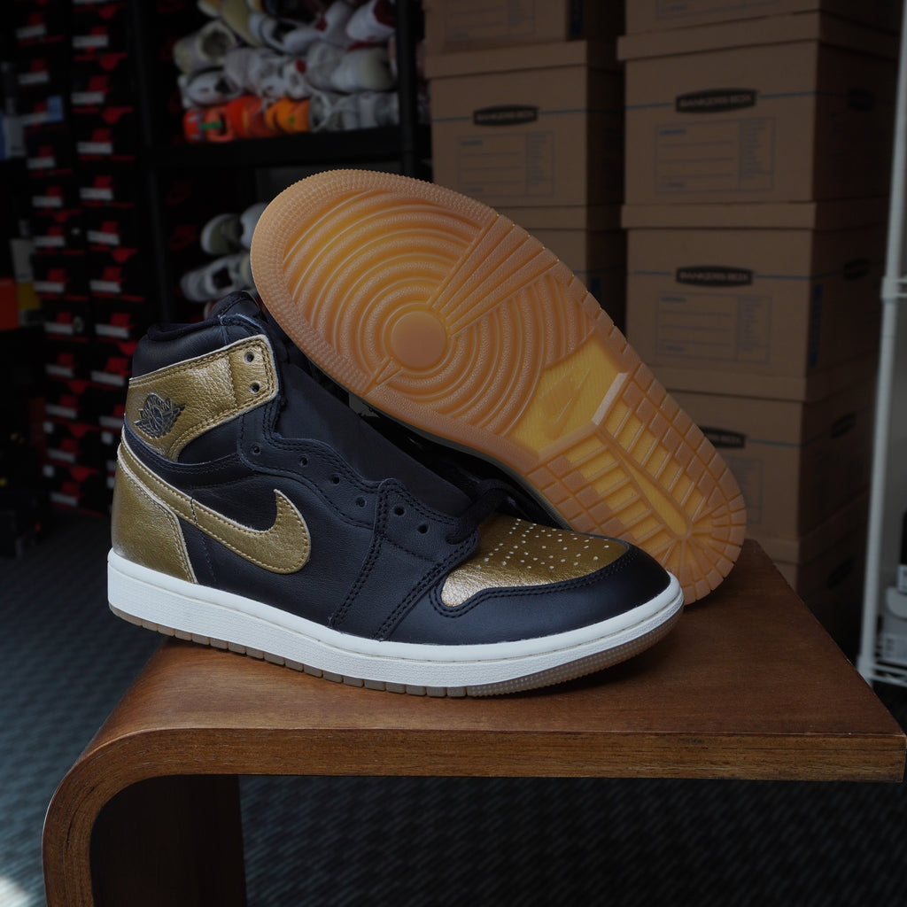 Jordan 1 Retro High OG Black Metallic Gold