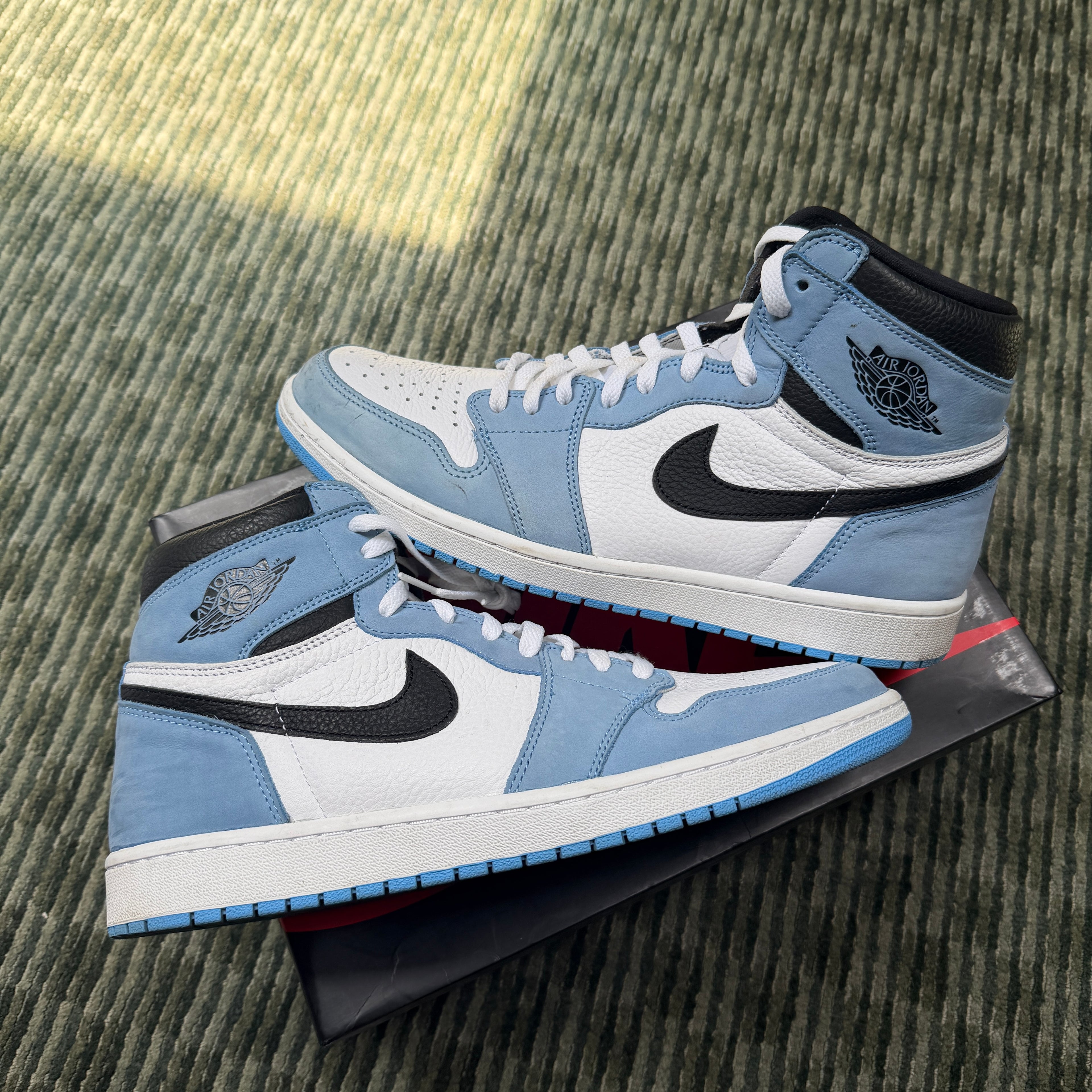 Air Jordan 1 Retro High OG University Blue UNC