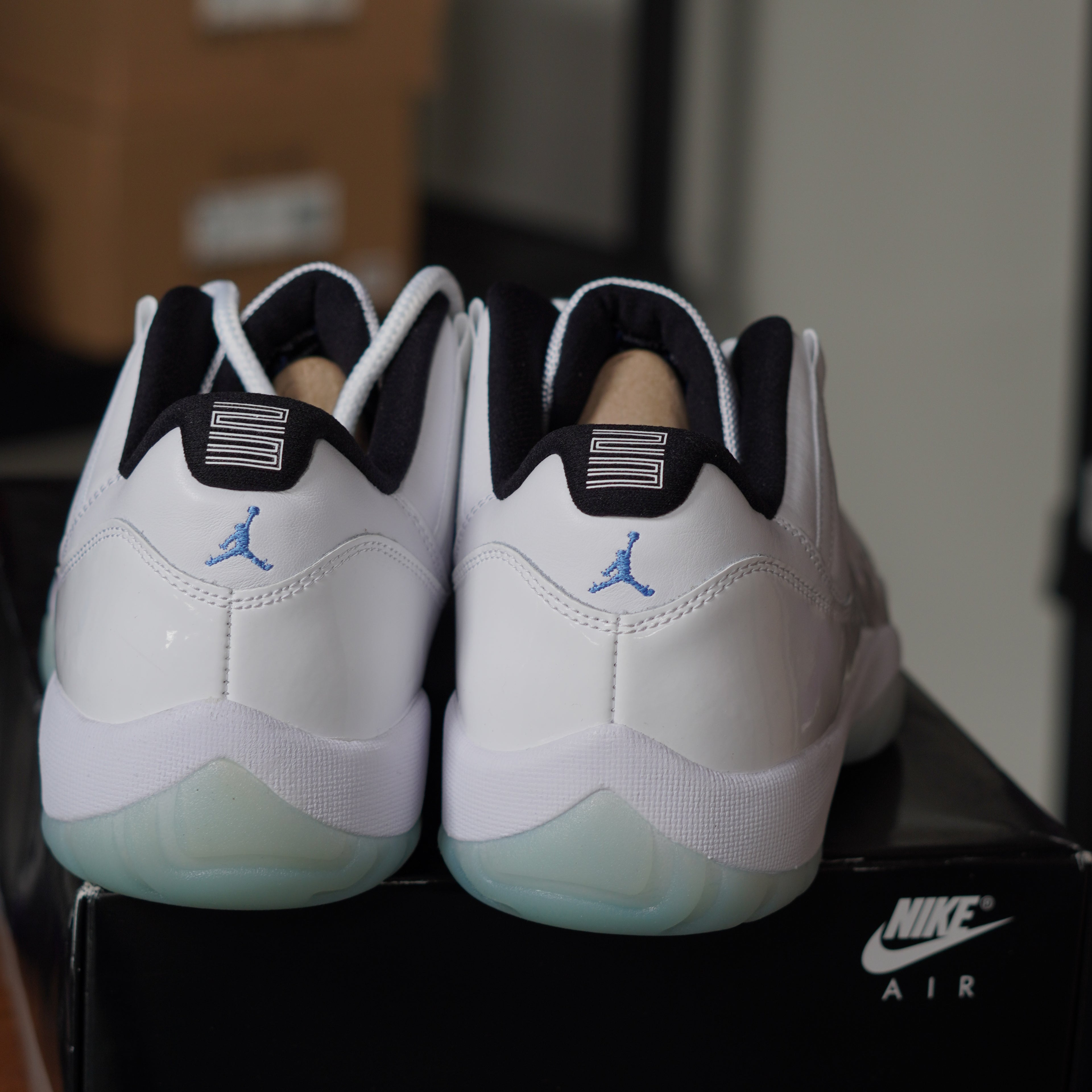 Jordan 11 Retro Low Legend Blue