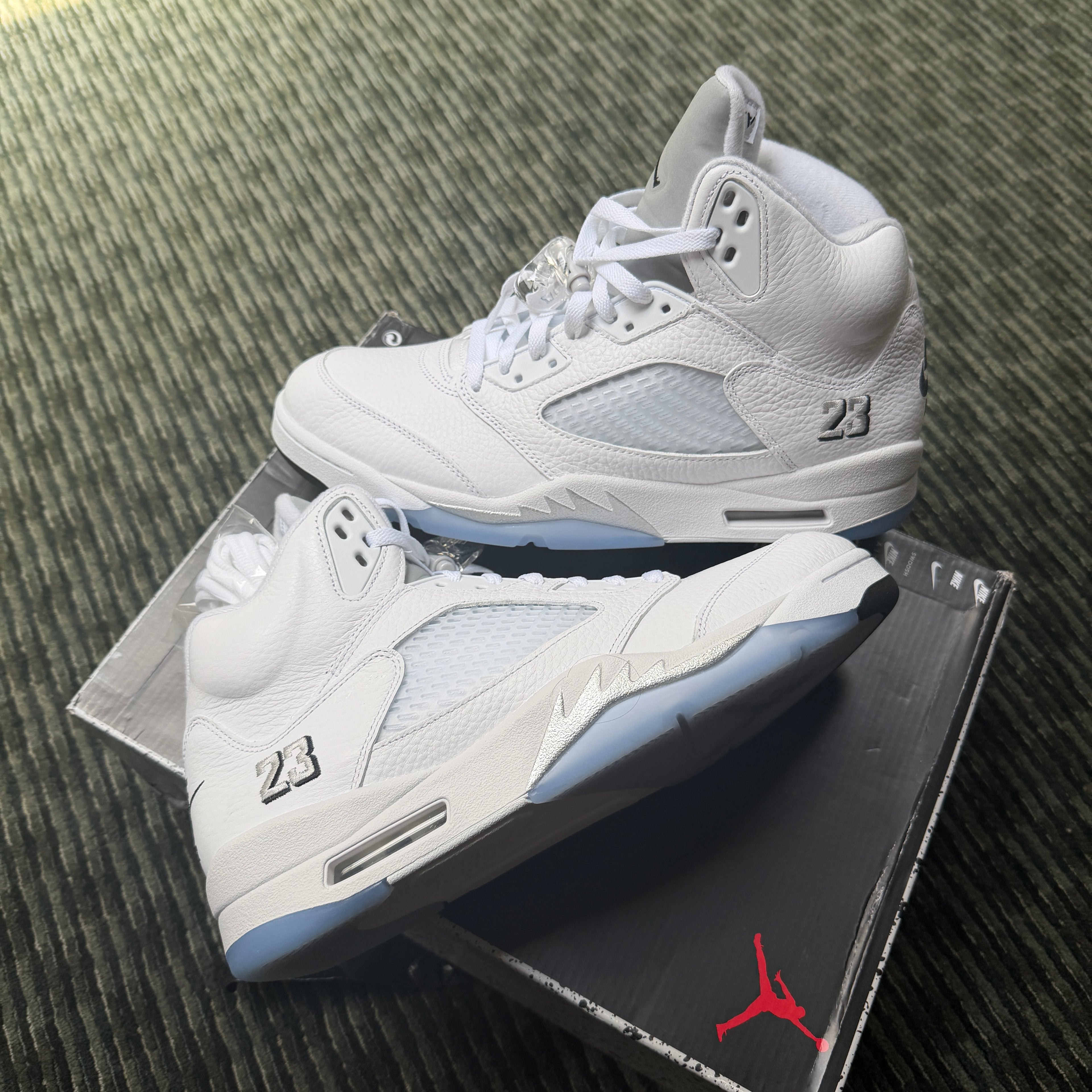 Jordan 5 Retro White Metallic (2026)