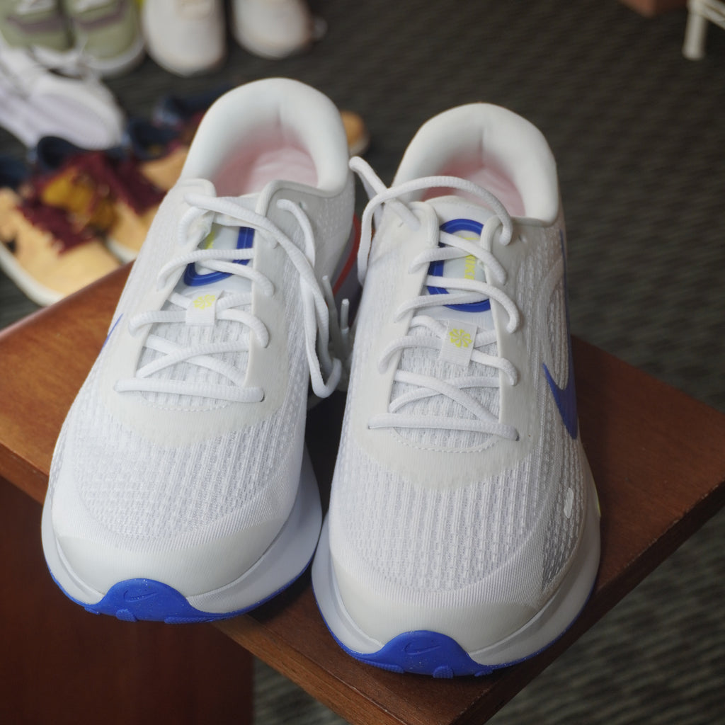 Nike Journey Run Football Grey White Light Wild Mango Racer Blue