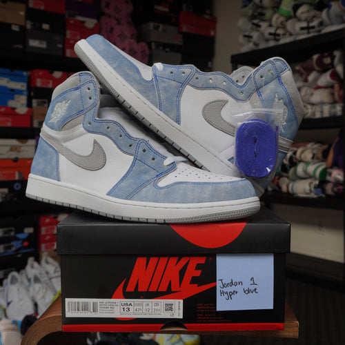 Air Jordan 1 Retro Hyper Royal