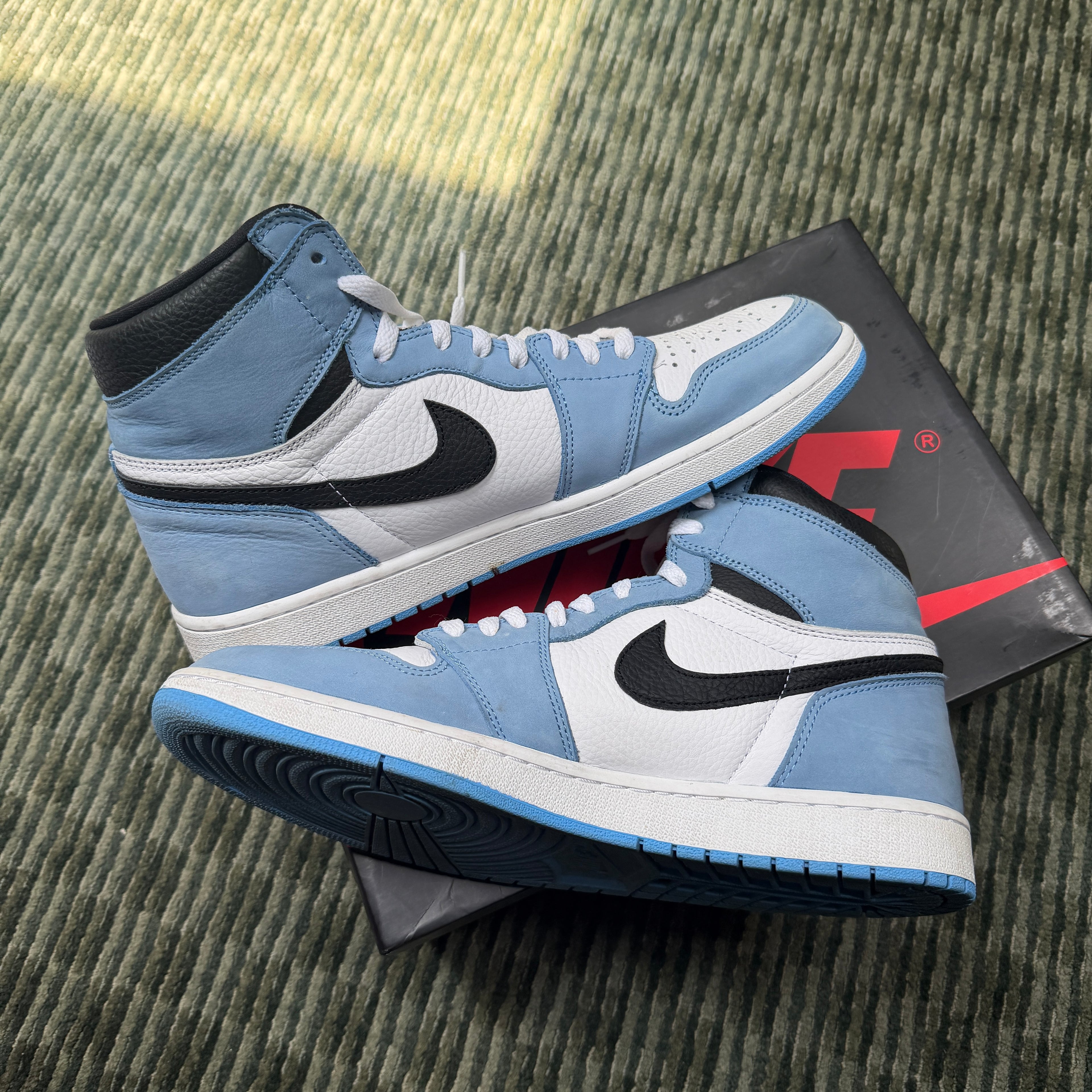 Air Jordan 1 Retro High OG University Blue UNC